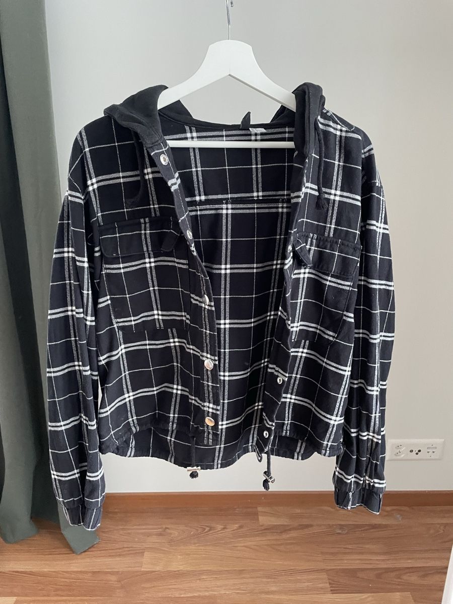 H&M Jacken: Sweatjacke mit Kapuze – Gebraucht aus Erstfeld von _ArimaS_ 3