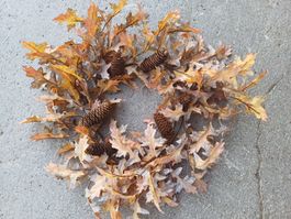 neu: Herbstkranz mit Tannenzapfen und Ahorn Blättern Deko