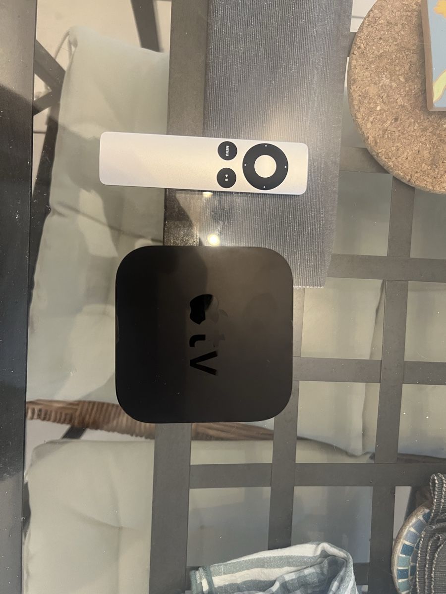 Apple Systèmes audio & multimédias: Apple TV 2 – D'occasion à Balerna par Sulmo93.