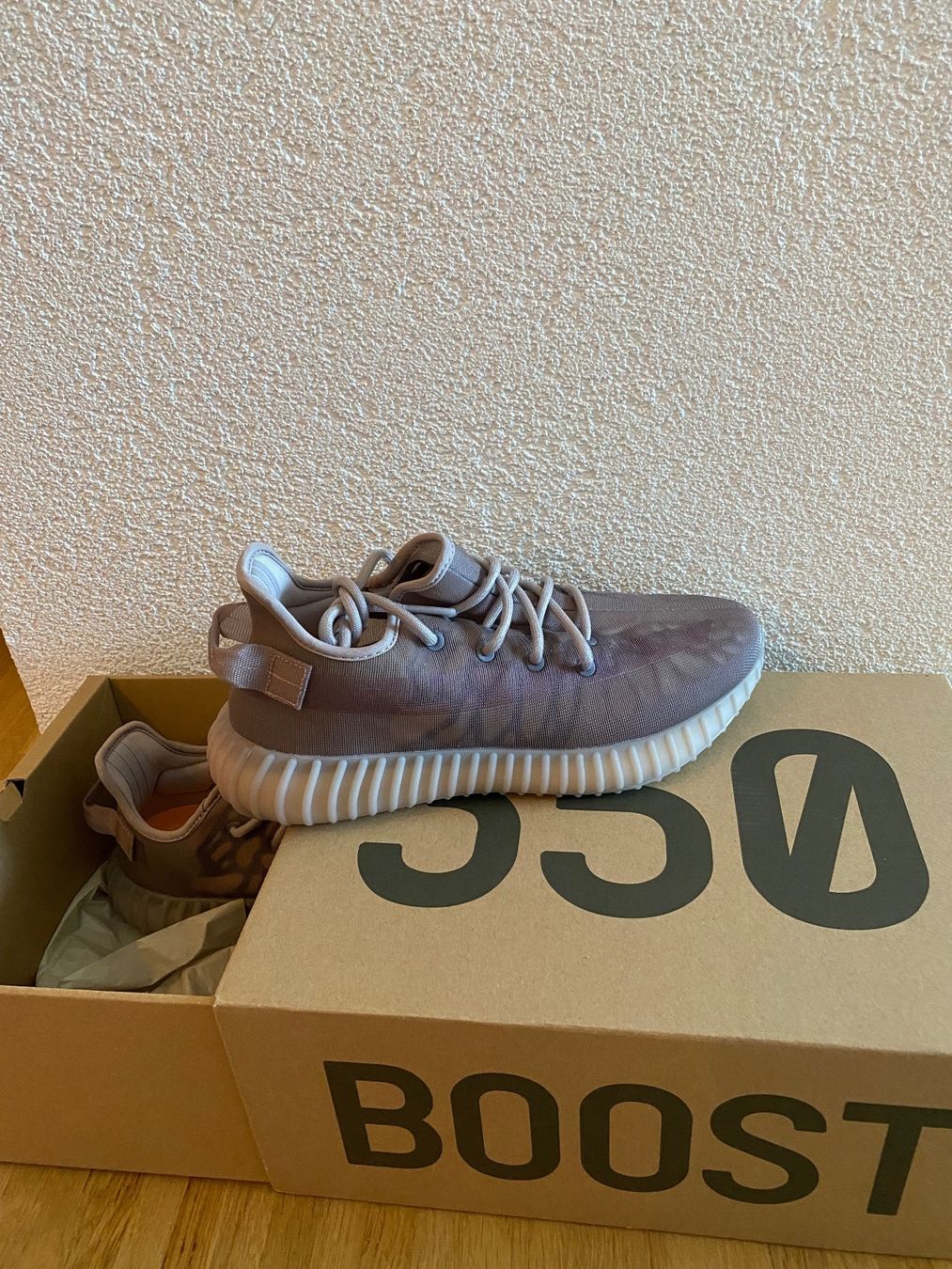 Adidas Herrenschuhe: Baskets Adidas Yeezy Boost 350 V2 Taille 42 1/3 – Neu und originalverpackt aus Meyrin von Dril22