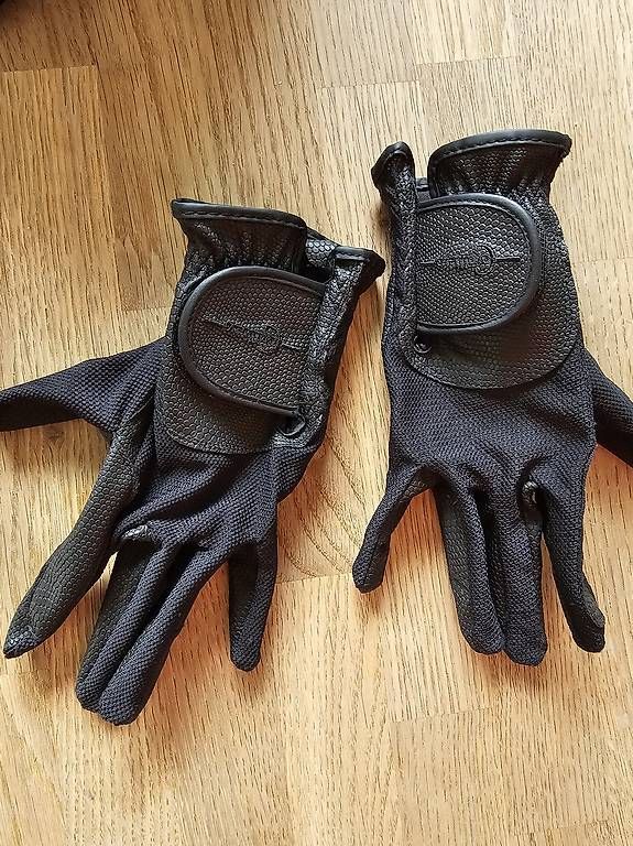 Caschi: Kinder Reithelm inkl.Handschuhe – Usato da Wallenwil venduto da elk_b5qn 2