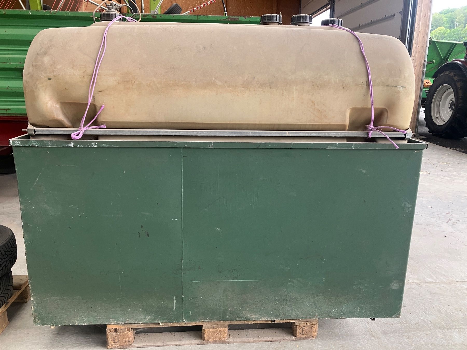 Accessori per altri veicoli: Dieseltank 1500l Kunststofftank – Usato da Kappel SO venduto da origin_85