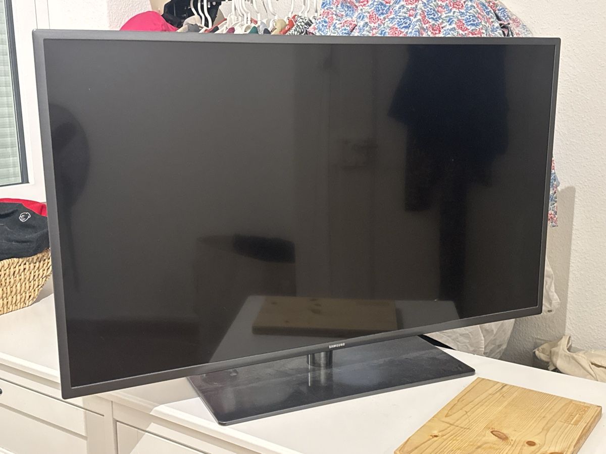 Samsung Fernseher: Samsung TV mit USB und HDMI Anschlüssen – Gebraucht aus Zürich von bertagutowski24