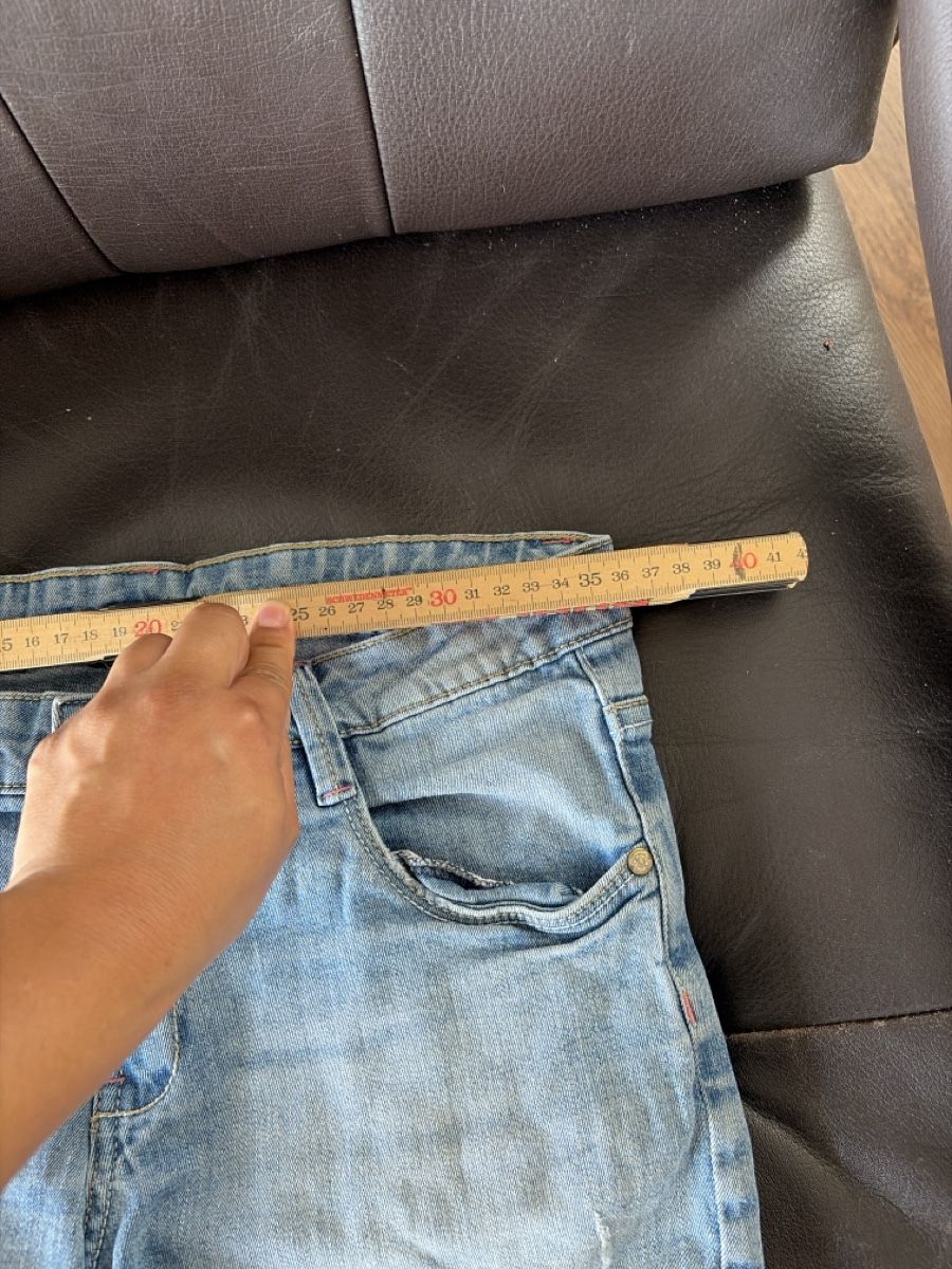 Hosen: Jeansshorts Damen hellblau Gröss s – Gebraucht aus Opfershofen TG von dan_nxk8 2