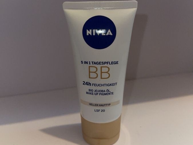 Nivea Cura del viso: Nivea BB Cream LSF20 – Nuovo e nell'imballaggio originale da Oftringen venduto da tola19