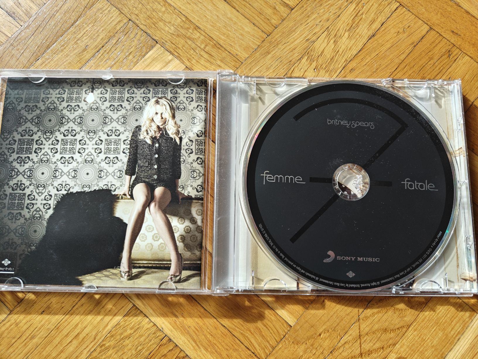 CD: CD Britney Spears - Femme Fatale – Usato da Carouge GE venduto da Andelie 3
