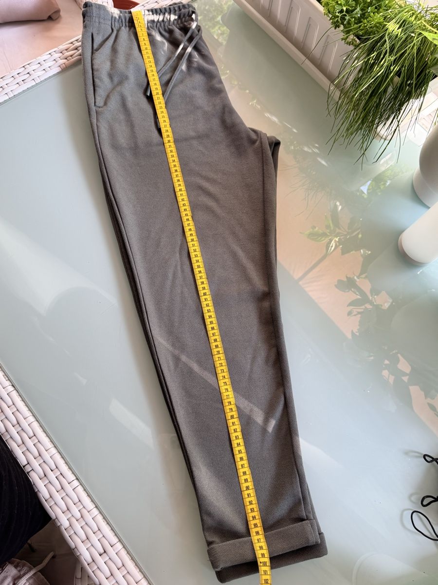 Zara Pantaloni: Sportliche graue Hose – Nuovo (secondo la descrizione) da zürich venduto da Bailey17 5