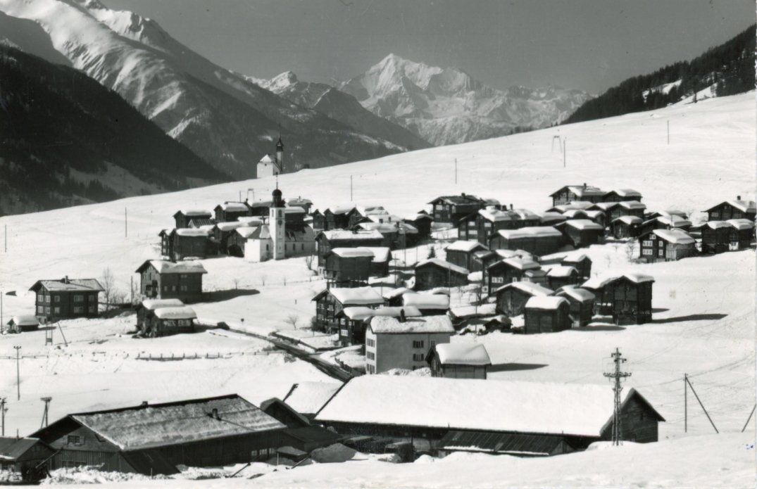 Cartoline postali: Gluringen  VS   im Goms   mit Weisshorn – Usato da Brig venduto da Valcards54