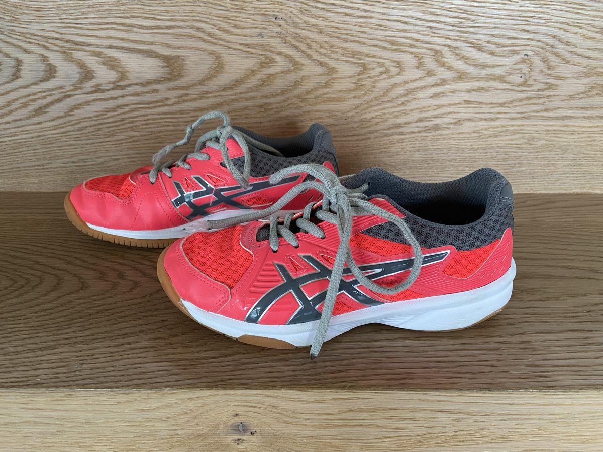 Asics Scarpe per ragazzi: Schuhe asics Gr. 33.5 – Usato da Lützelflüh-Goldb venduto da N.H. 3