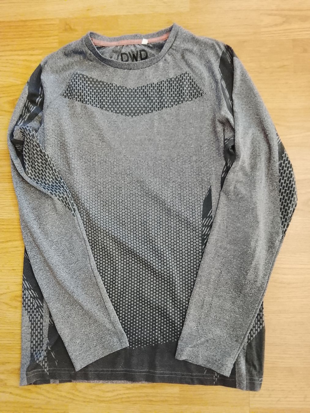 Scarpe, pantaloni & magliette da ginnastica: Maillots pour le sport  – Usato da Couvet venduto da fat_kyl7 3
