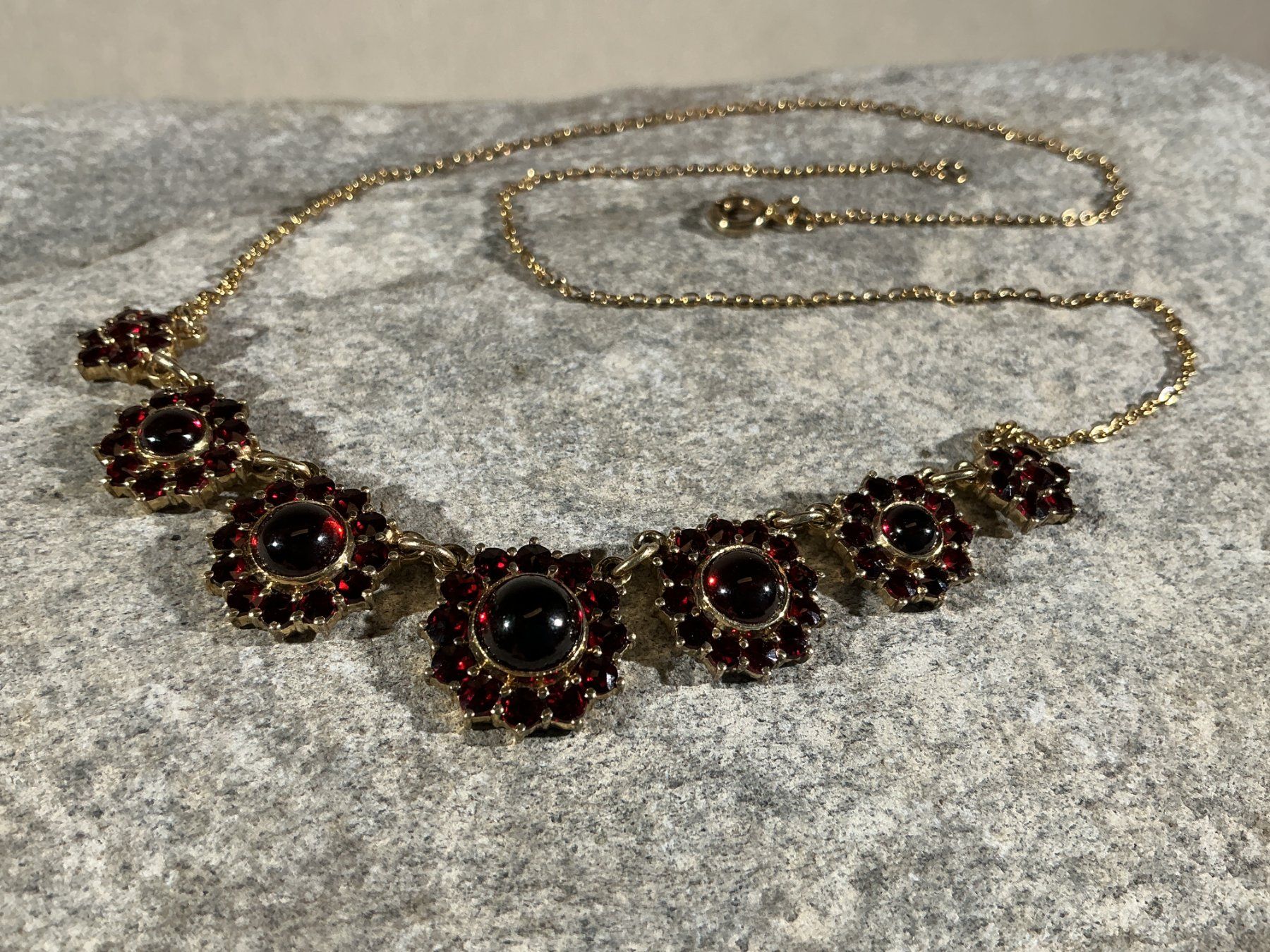 Catenine: BÖHMISCHER GRANATSCHMUCK Halskette – Nuovo (secondo la descrizione) da Richterswil venduto da Restwert_Richterswil 2
