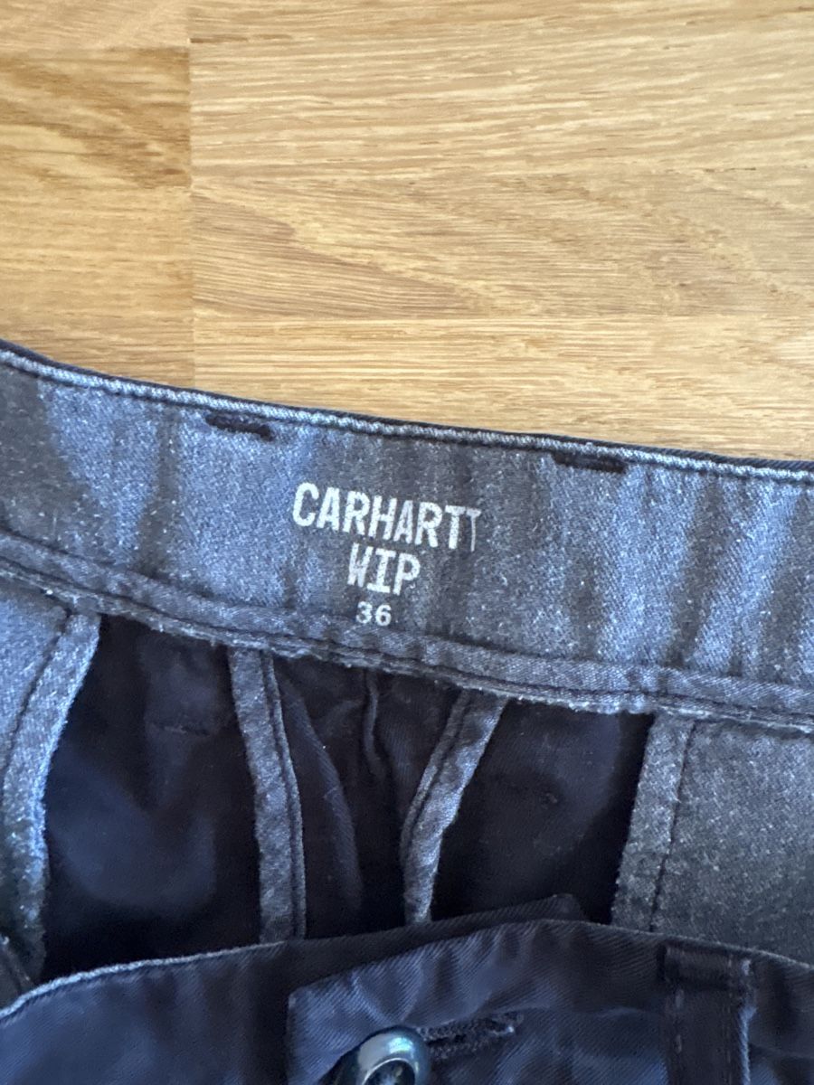 Carhartt Pantaloni: Short Carhartt noir - 36 – Usato da Fribourg venduto da bappenzell 1