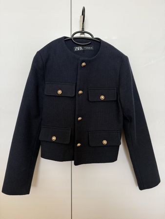 Kurze dunkelblaue Jacke Zara mit Goldknöpfen