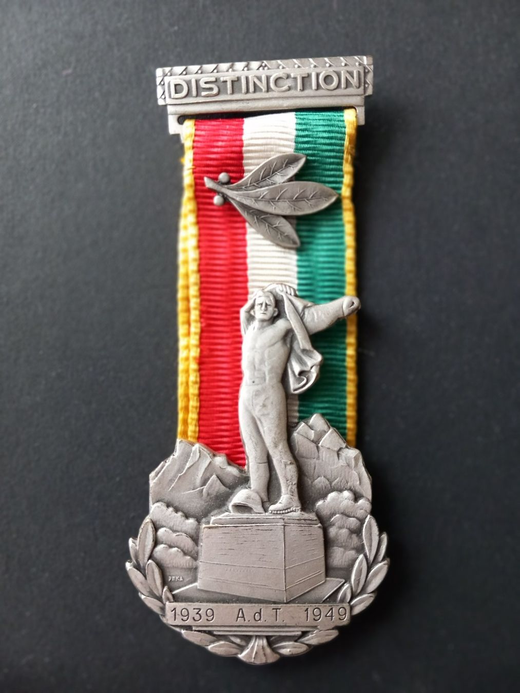 Medaglie: Auszeichnung  1939 A. d. T 1949 – Usato da Neuchâtel venduto da karlpierrino 1