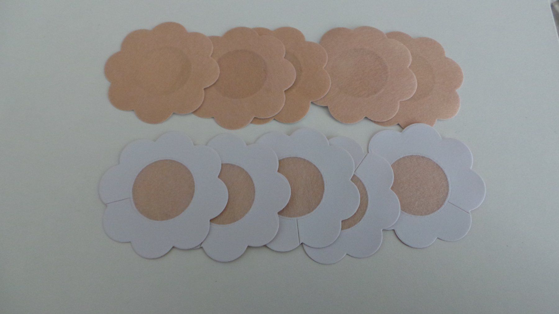 Altro per la cura del corpo: 10 Damen-BH-Pads blumenförmig – Nuovo e nell'imballaggio originale da Flamatt venduto da Tattoo18