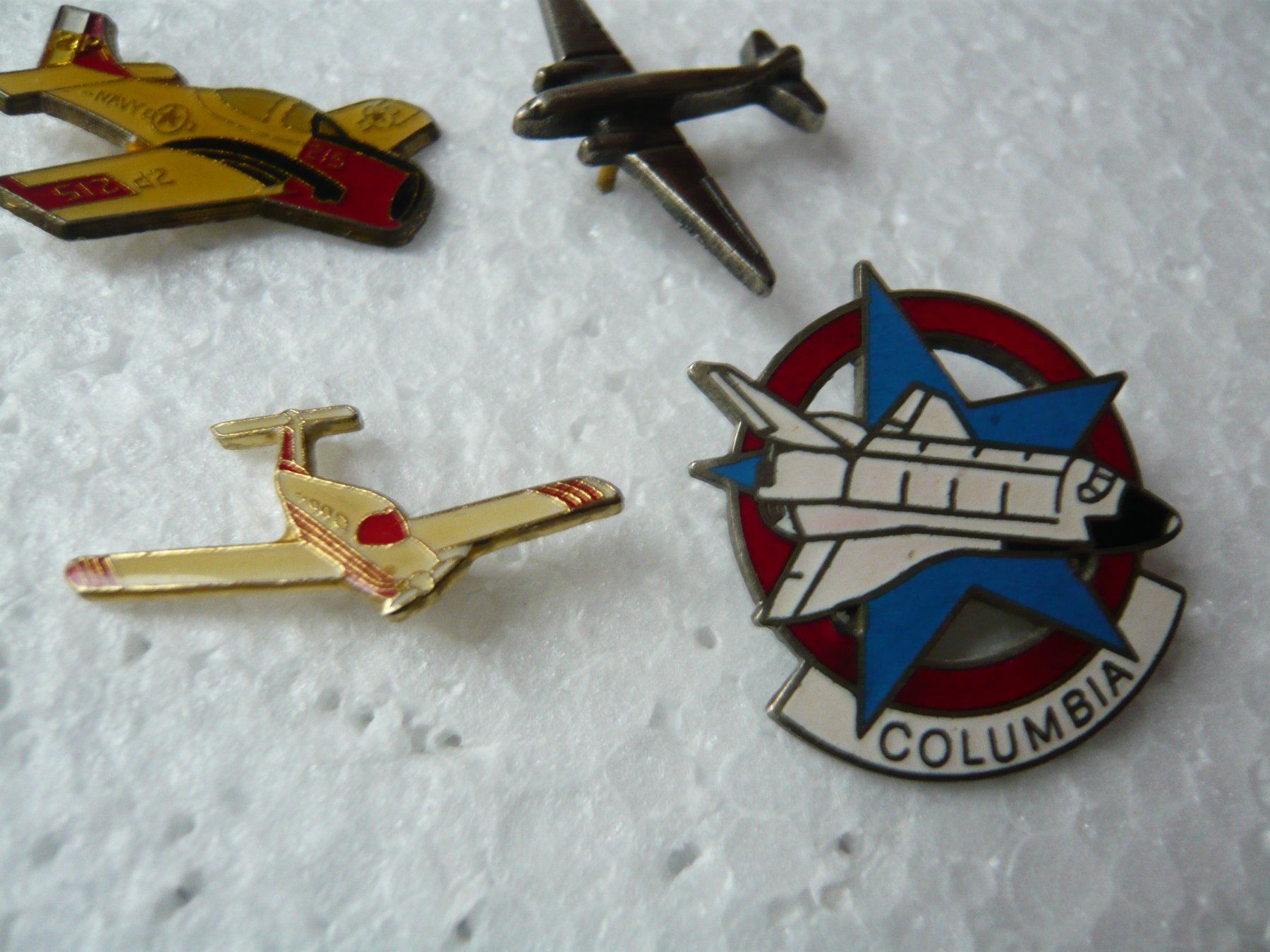 Plaketten & Abzeichen: PIN'S AVIATION – Neu (gemäss Beschreibung) aus Echallens von  2