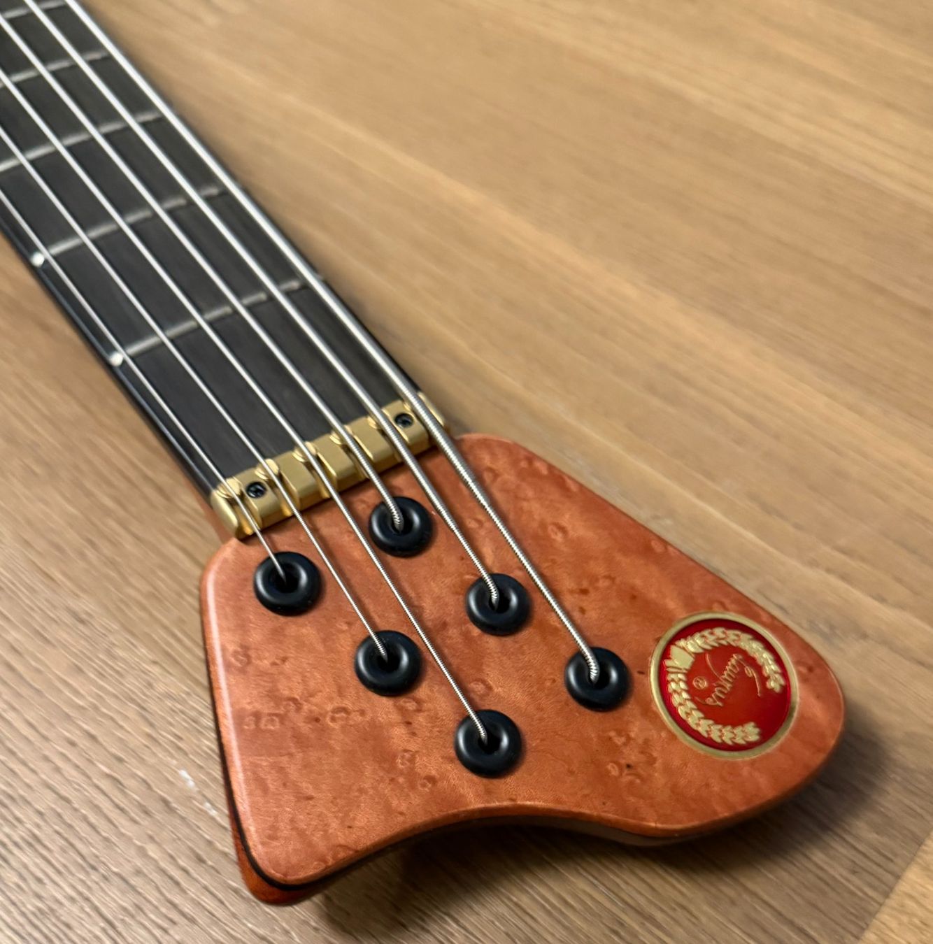 Strumenti musicali: Laurus QUASAR T900 XRH-6 Strings Figured Maple top – Usato da Thônex venduto da JJBox84 2