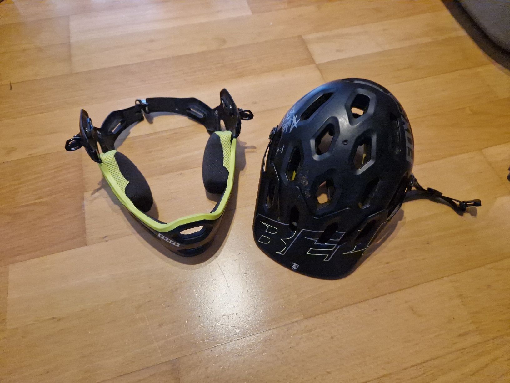 Bell Caschi: Bell Fullface abnehmbar Helm – Usato da Rhäzüns venduto da nic_5s2m 2
