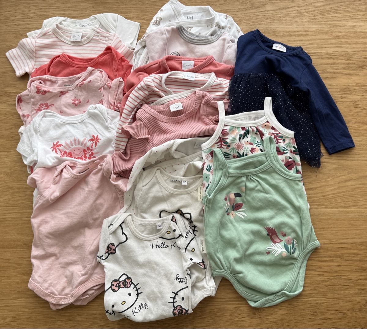 Lotti & Set di vestiti: Mädchen Body Paket Grössen 62/68 – Usato da Zürich venduto da rat_zfw5