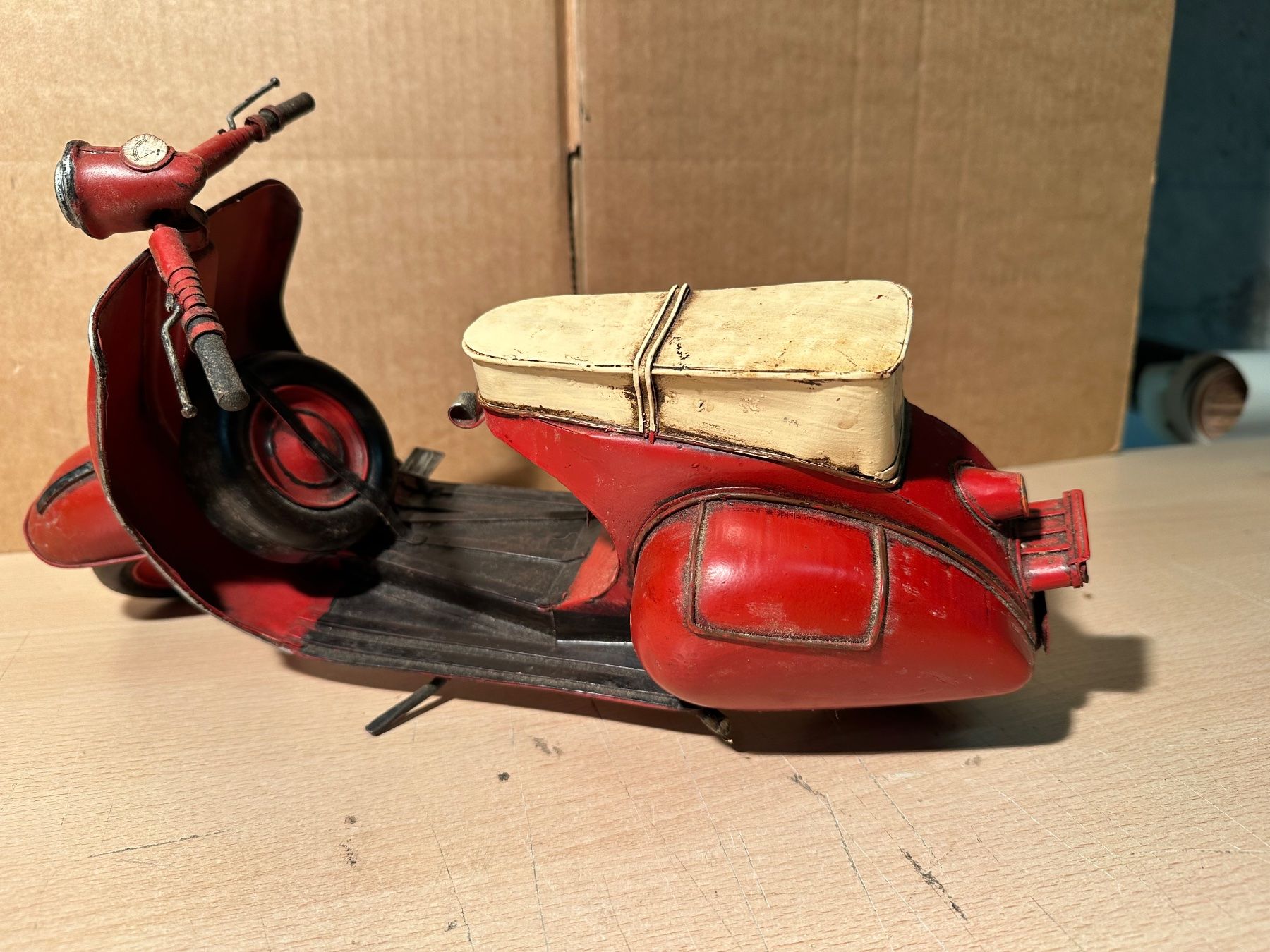 Vespa Scooter: Superbe scooter Vespa  - objet de collection machette. – Usato da Lausanne venduto da artnouveau04 5