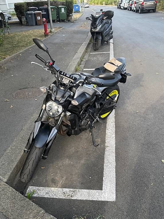 Yamaha Strada: YAMAHA MT07 (35KW) – Usato da Lausanne venduto da dyl_lt8q 3