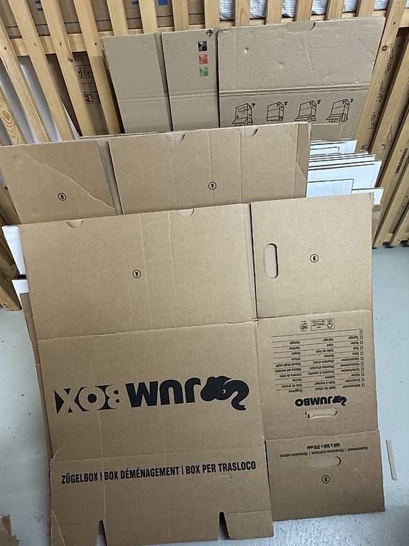 Cartons: Moving boxes – D'occasion à Zürich par geo_2w7q