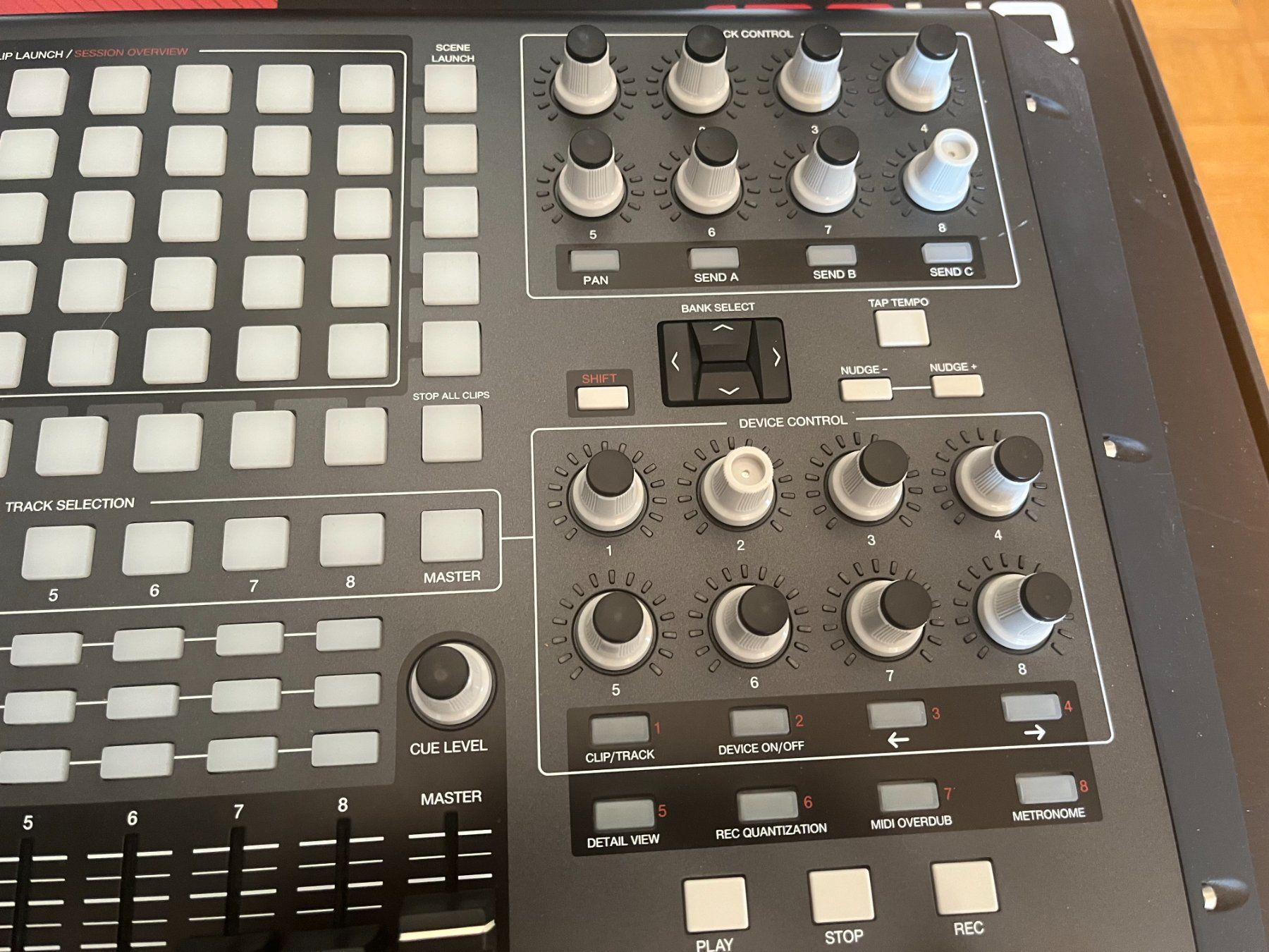 Ableton Musikinstrumente: AKAI APC40 Ableton Controller, ohne Netzteil, gebraucht – Gebraucht aus wald zh von soniq 3