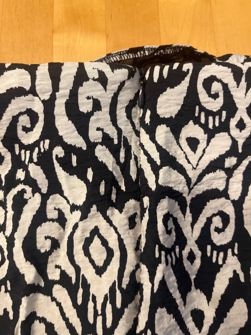 C&A Gonne: Jupe noire et blanche C&A – Usato da Le Locle venduto da Mayd_h 3
