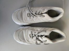Weisse Damen Turnschuhe, Grösse 35. Bequem im Alltag!
