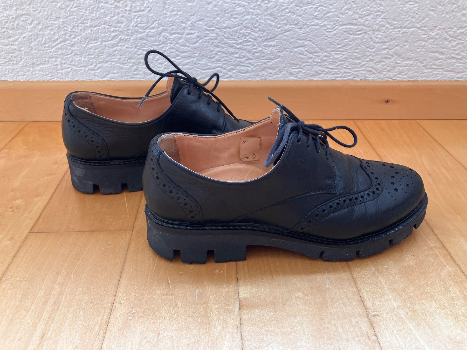 Hessnatur Scarpe da donna: Leder Schnürschuhe, schwarz, Grösse 40 – Usato da Oberlunkhofen venduto da Nuemmiis 3