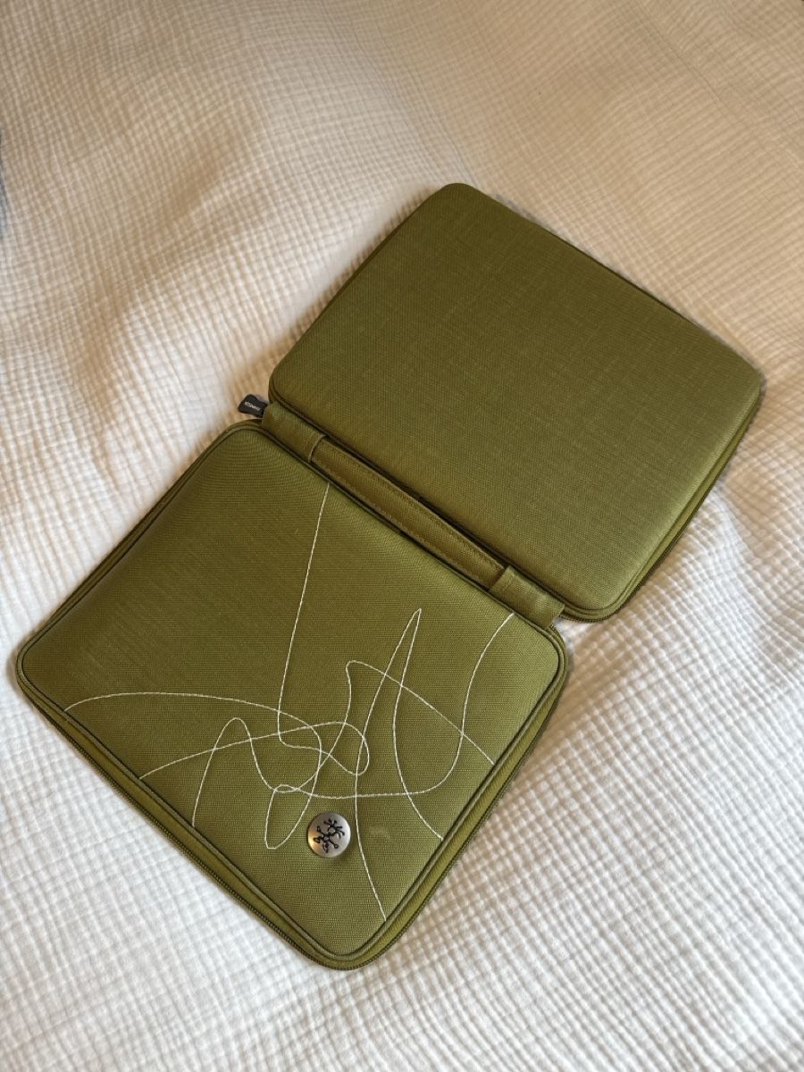 Covers & Taschen: CRUMPLER Hard Shell Tablet Case Olive Green – Gebraucht aus Baden von JellyMonster 3