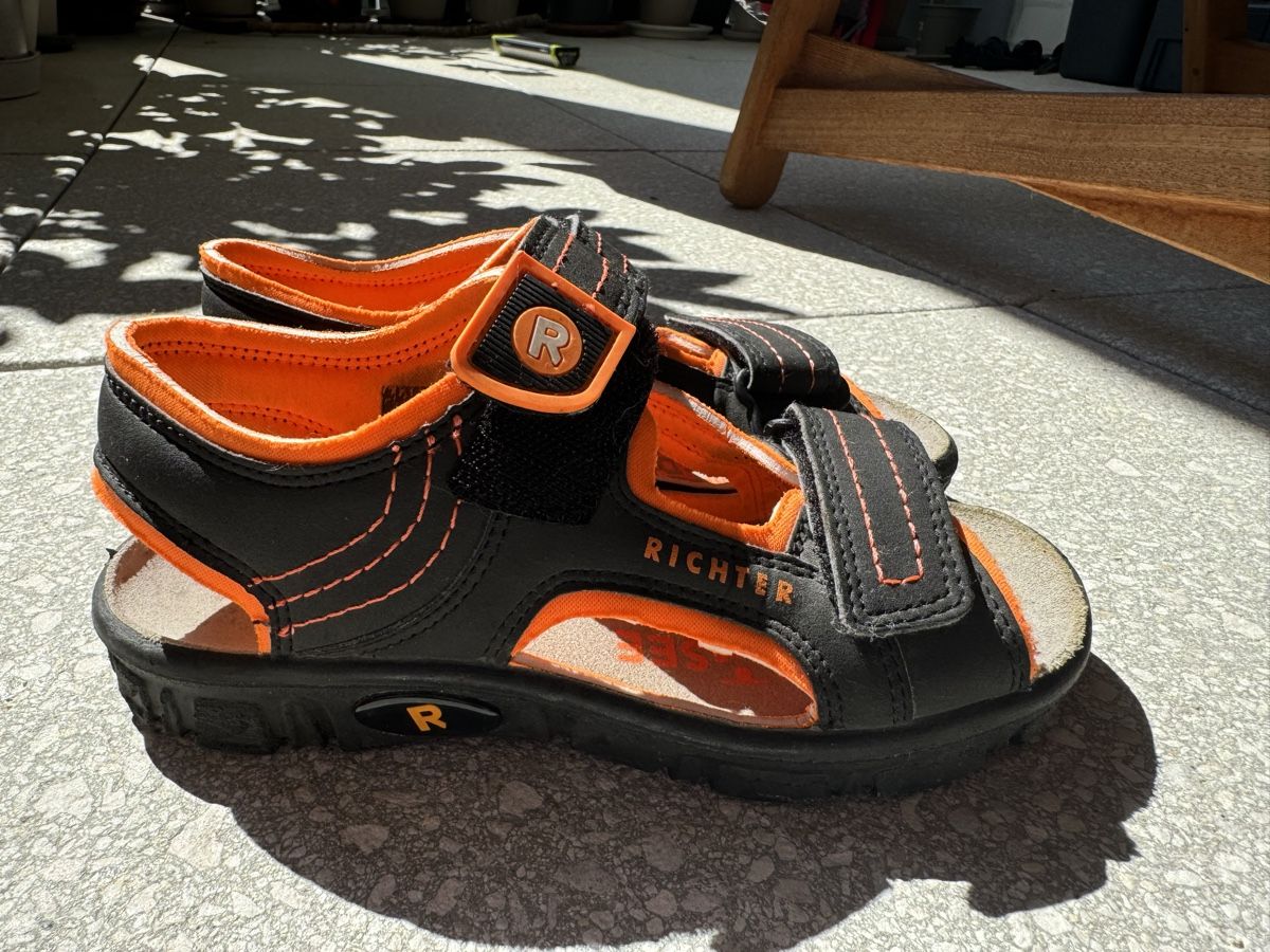 Chaussures garçon: Richter Sandalen schwarz/orange Gr. 31 – Neuf (Voir description) à Brütten par Rod816 2