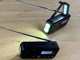 DAB+ Notfallradio (LED, Solar, Kurbel, 5'000mAh Li-Ion Akku)