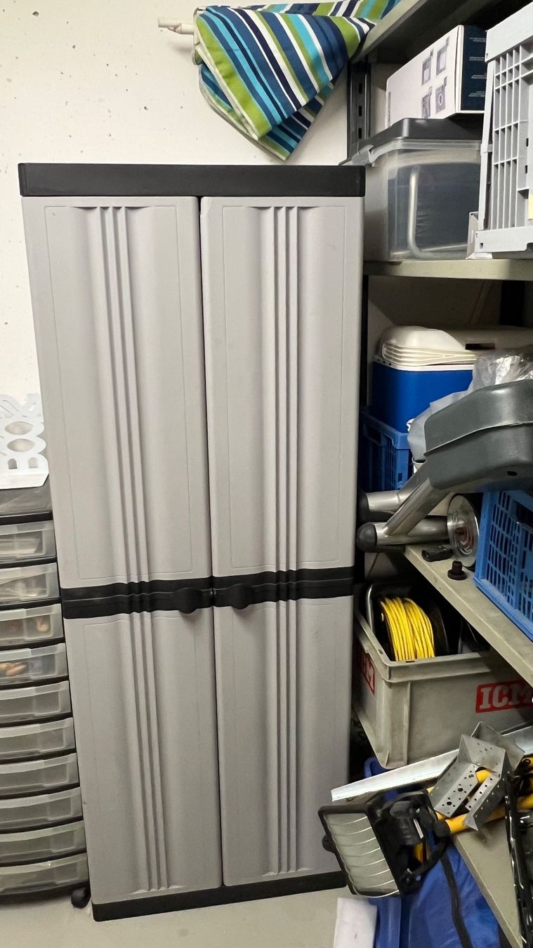 Armadi: Kunststoff-Schrank Grau – Usato da Grüningen venduto da p_c_29hj