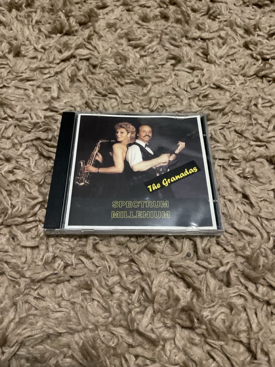 CDs: The Granadas - Spectrum Millenium - CD - Top Zustand – D'occasion à Unterkulm par AnoliOccasion