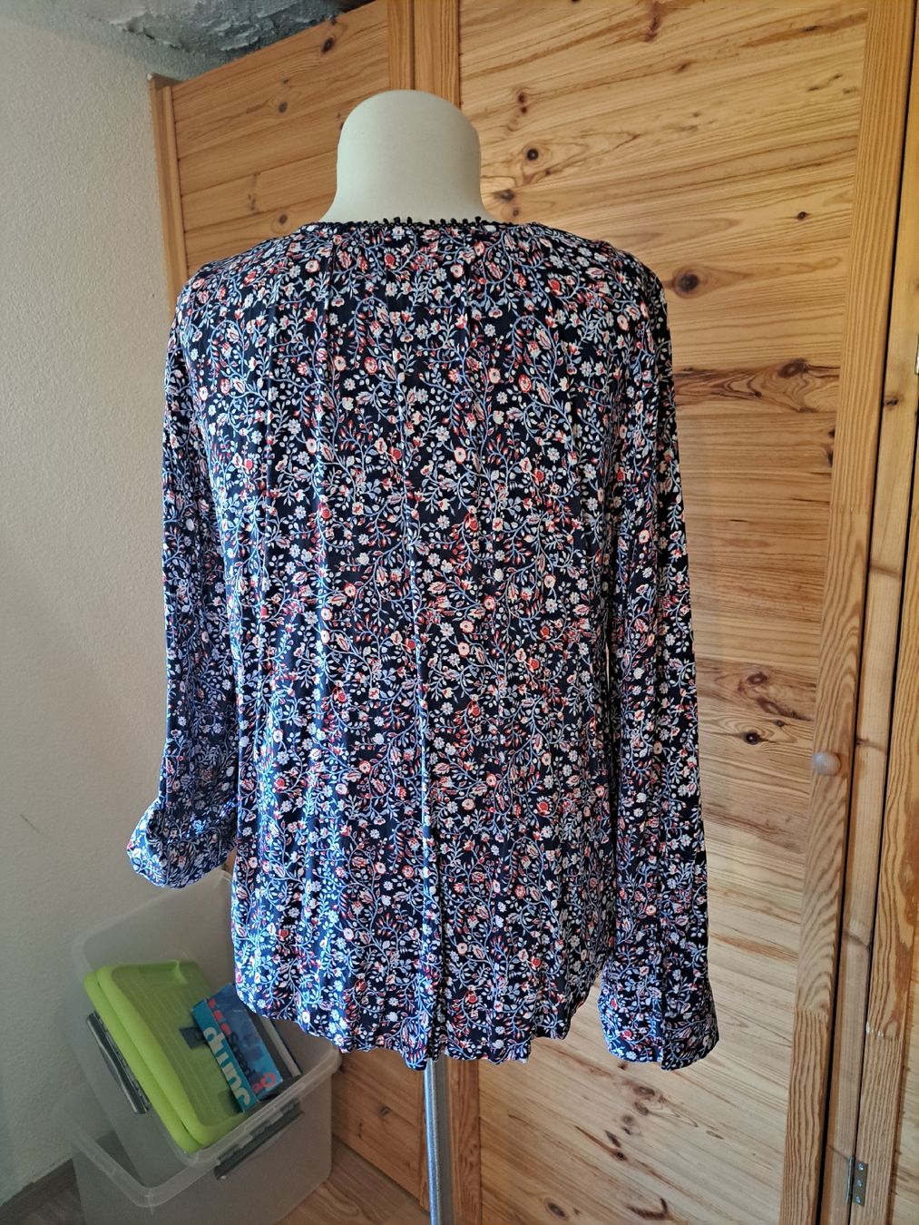 Chemisiers: Multiblu Viscose Bluse Gr. 42, Blumenmuster – Neuf (Voir description) à Rafz par MuriFinn 1