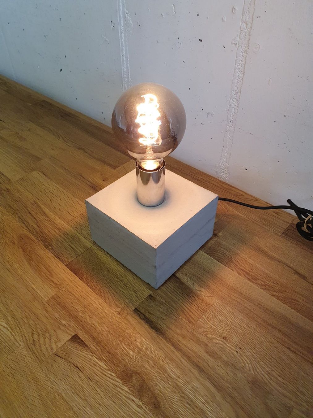 Comodini: Lampe aus Gusszement – Usato da Benken SG venduto da frische89 2