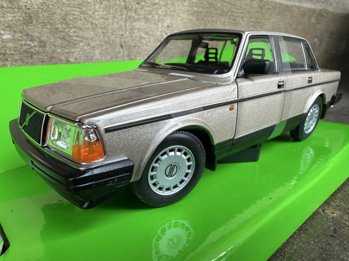 Volvo Modellautos: Volvo 240 gl  – Neu (gemäss Beschreibung) aus Reinach AG von rares75