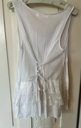 White Rosebud Top Size M Lace & Tie Back Detail Cool