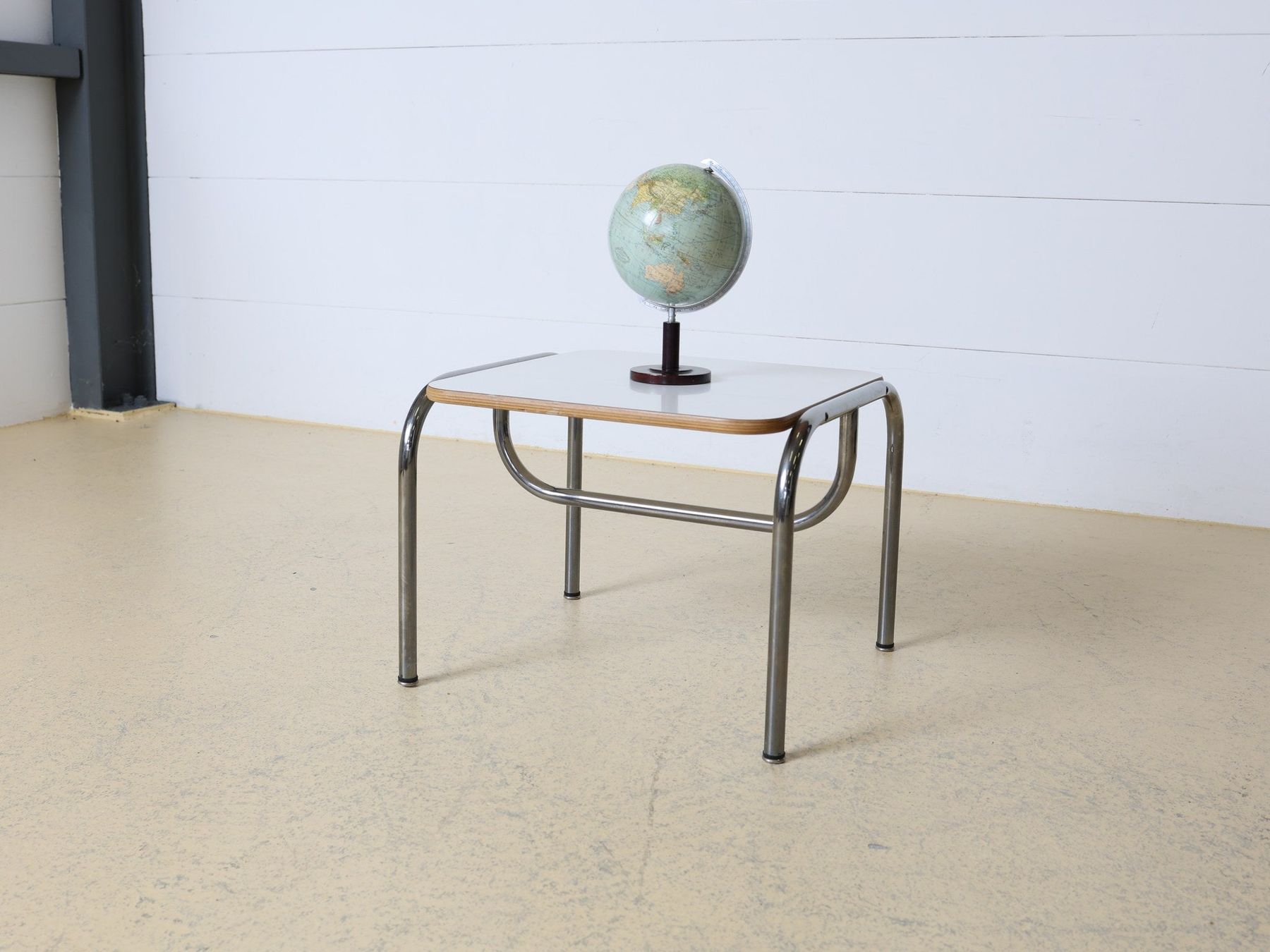 Dietiker Tables: Marc Eichenberger Beistelltisch | Weiss Chrom – D'occasion à Meinisberg par atelier_TILIJA 5