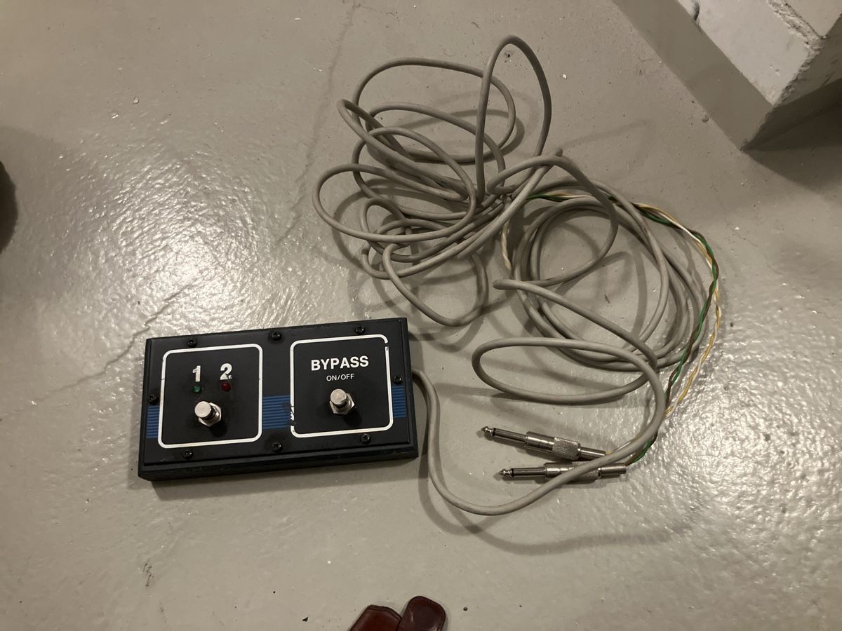 Strumenti musicali: Hughes& Kettner Um- und Bypass Footswitch – Usato da Oberentfelden venduto da vwolf0815 1