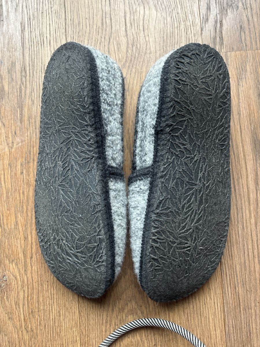 Herrenschuhe: Warme, graue Hausschuhe, neuwertig – Gebraucht aus Wettingen von suk_p9mv 1