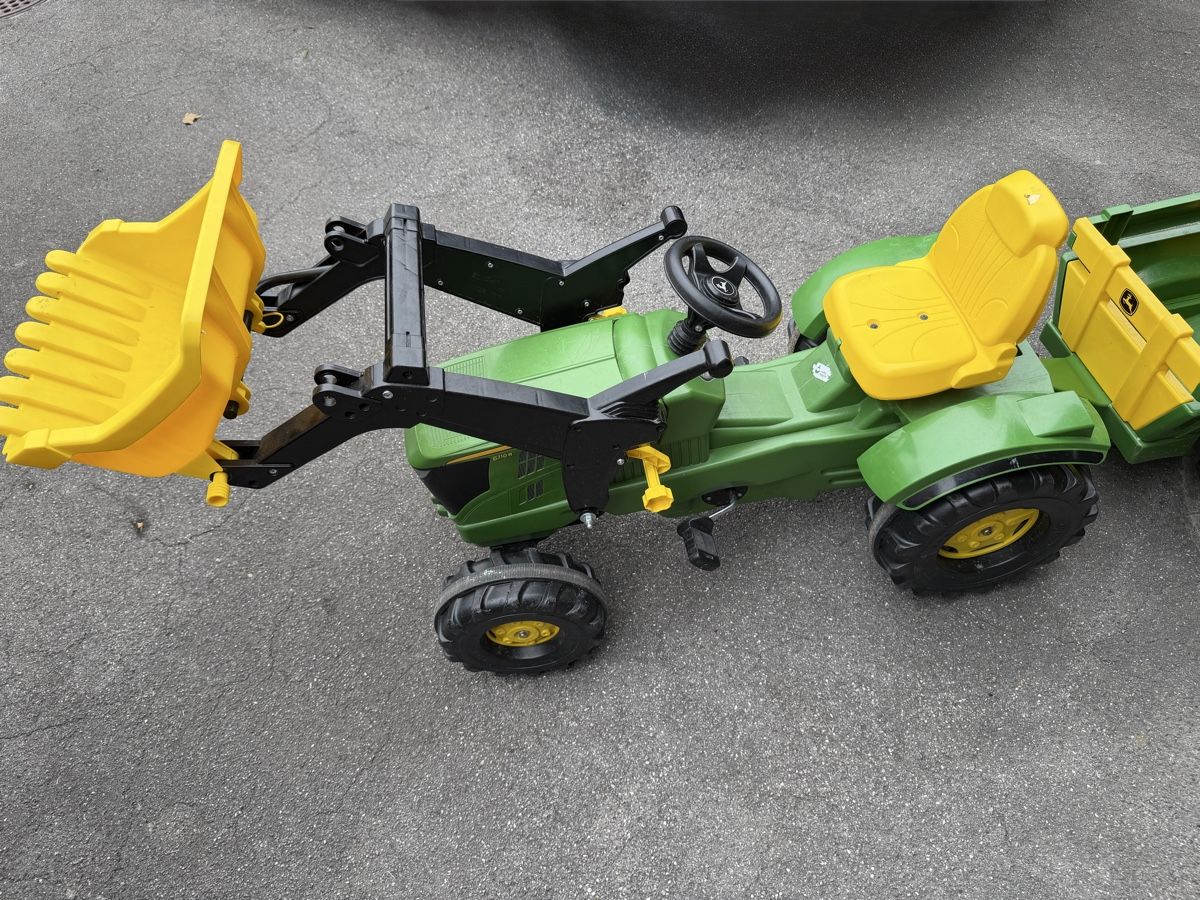 John Deere Fahrzeuge für Kinder: Verkaufe Kinder Traktor John Deere mit Frontlader und Anhäng – Gebraucht aus Widnau von RenGi800 3