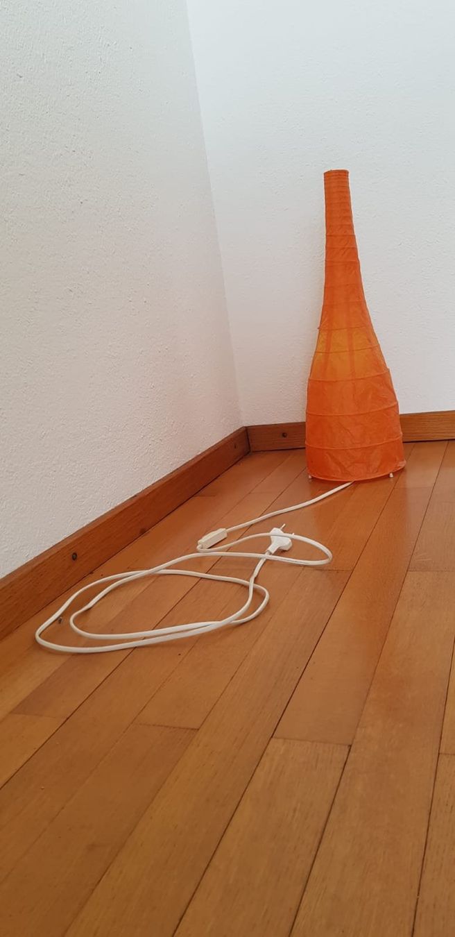 Lampen: Lampe / Stubenlampe orange mit Kabel und Schalter – Gebraucht aus Unterägeri von Chartbreaker 2