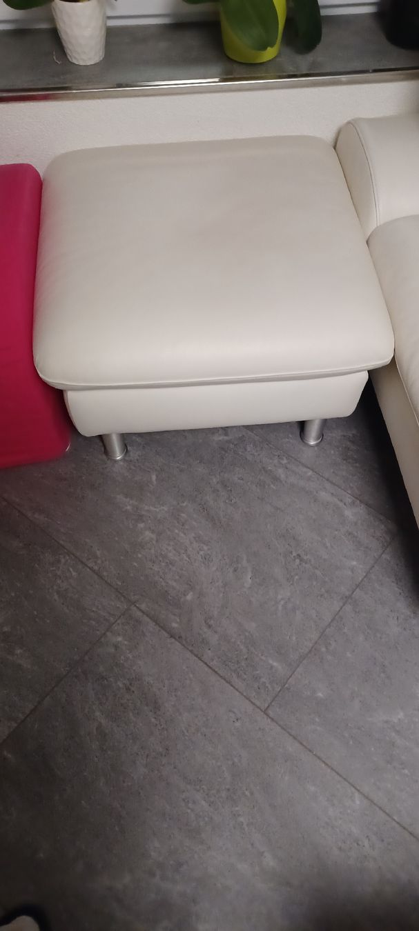 Divani: Ecksofa W.Schillig weiss Leder, 255x185cm, mit Hocker – Usato da Dürrenäsch venduto da Uliu 4
