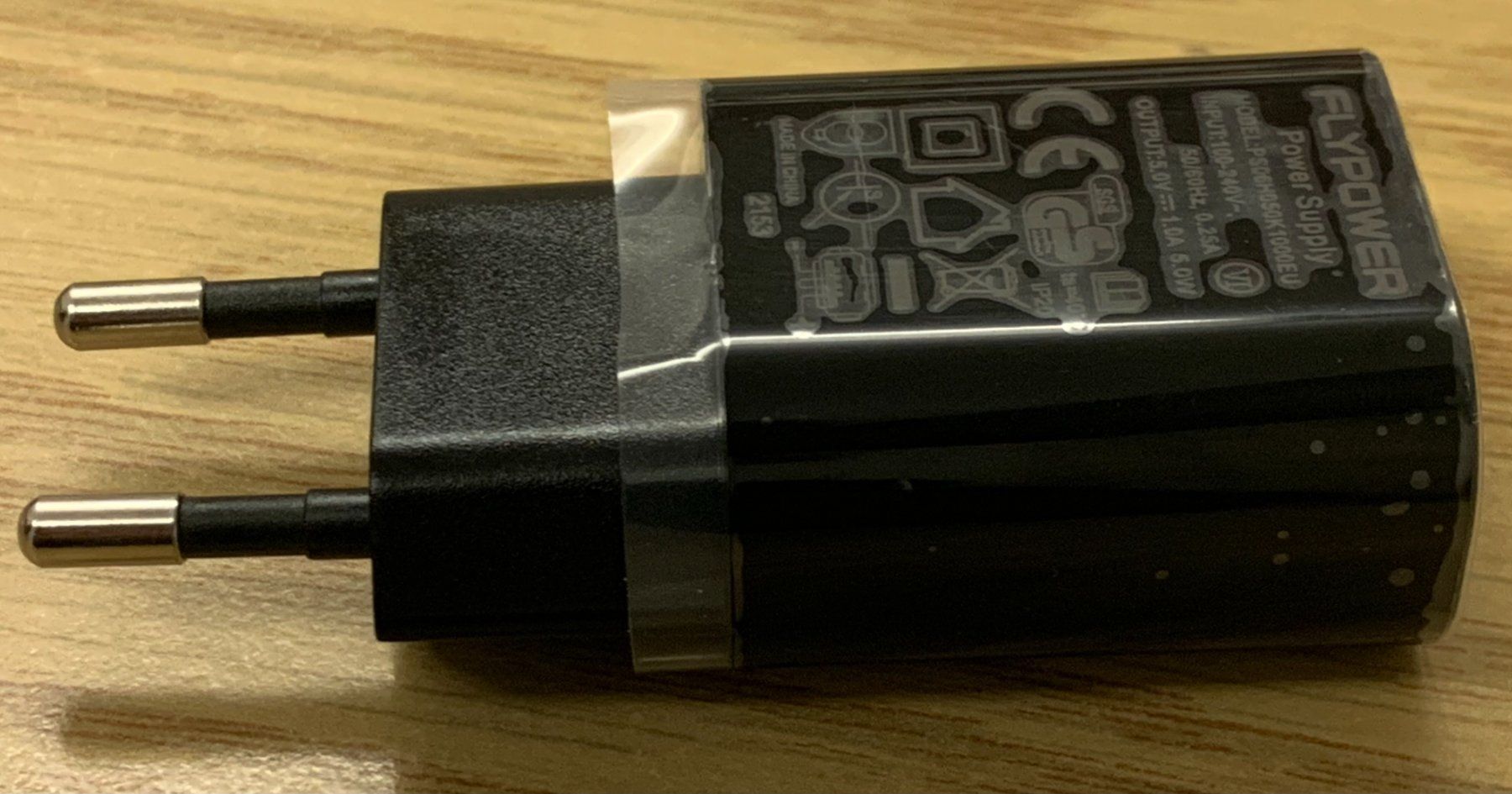 Unità & Adattatore: FLYPOWER Ladegerät/-Adapter Universal mit USB-A Anschluss – Nuovo e nell'imballaggio originale da Gundetswil venduto da Egro100