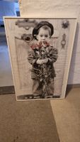 Bild Junge mit Rosenstrauss, gerahmt von Kim Anderson