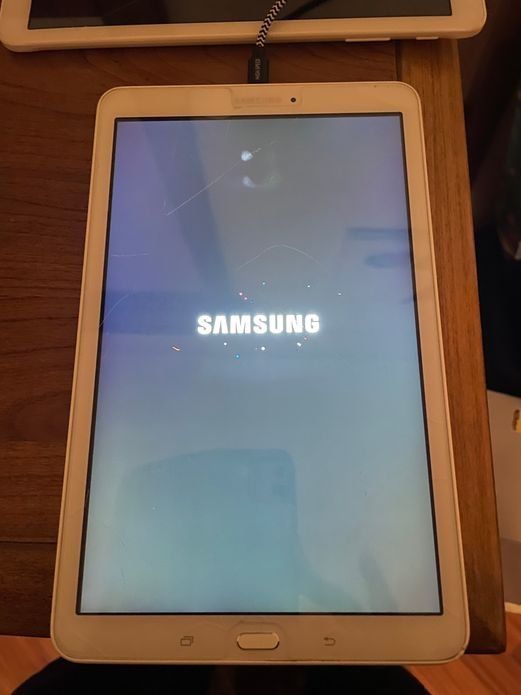 Samsung Tablet PC: Samsung Galaxy Tab E inkl. Etui – Usato da Bergdietikon venduto da antovale 1