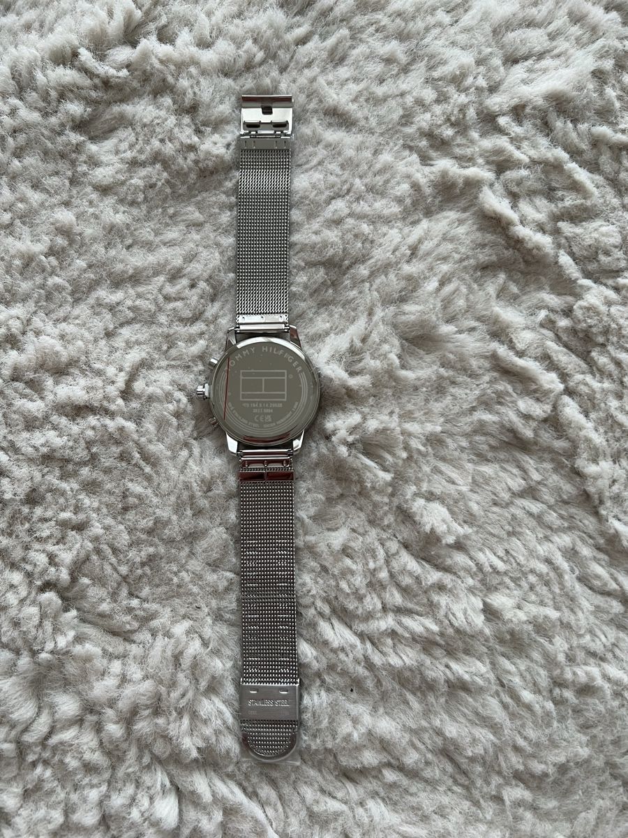 Tommy Hilfiger Armbänder & -reifen: NEU Tommy Hilfiger Damen Uhr Silber Mesh – Neu und originalverpackt aus Basel von Eyla 5