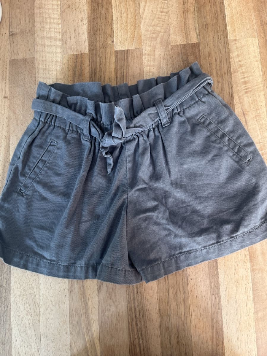 Vertbaudet Pantalons: Vertbaudet kurze Hose Gr 110 – D'occasion à Basel par HugChristine